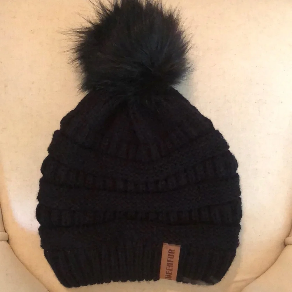 QUEENFUR WOMENS BLACK WINTER HAT